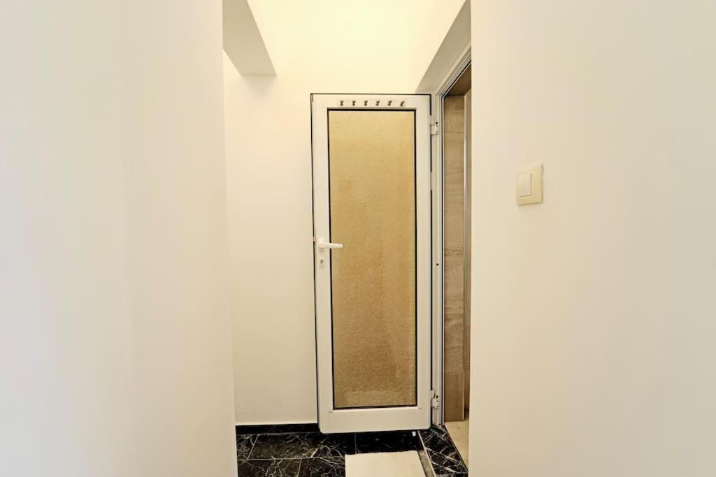Cozy 1-bedroom Flat In The Very Center Of