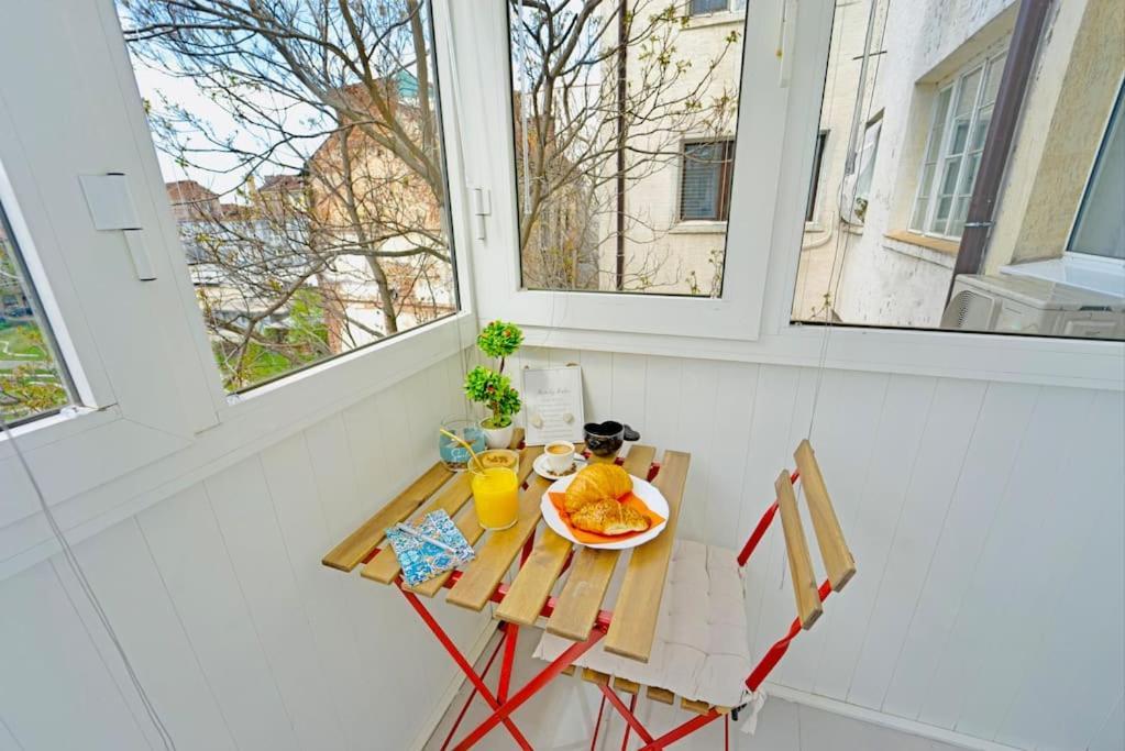 Cozy 1-bedroom Flat In The Very Center Of