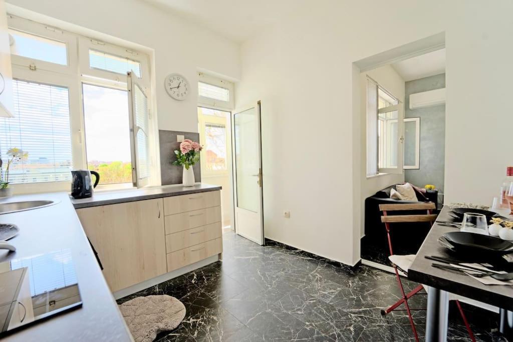 Cozy 1-bedroom Flat In The Very Center Of
